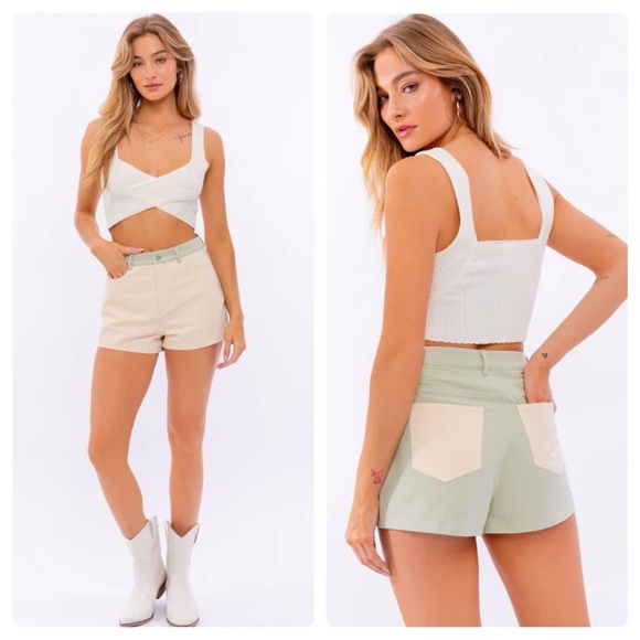 Le Lis Sage Colorblock Twill Shorts - Picture 1 of 10